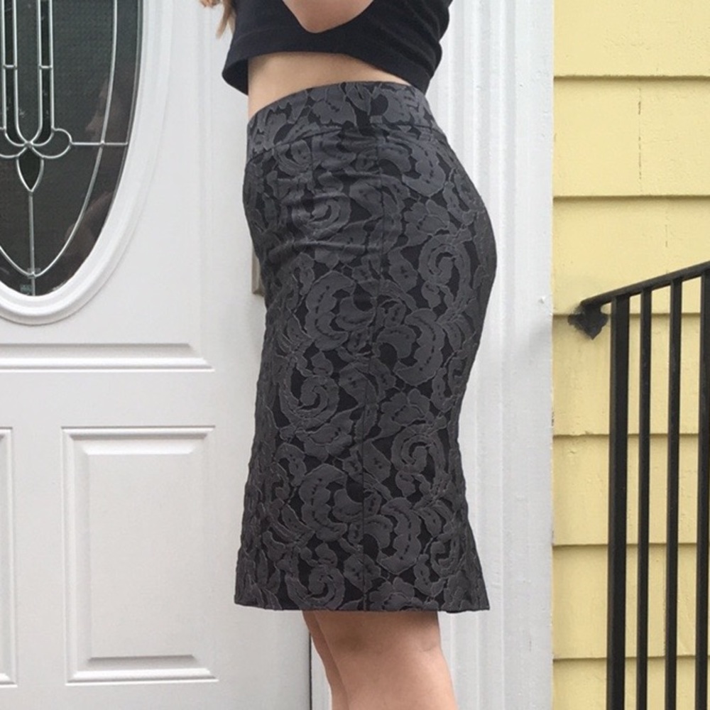 Banana Republic pencil skirt - Picture 2 of 5